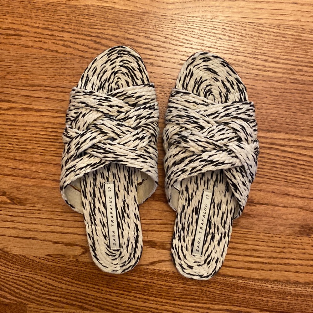 Women’s size 37/6.5 summer sandals - only worn once!